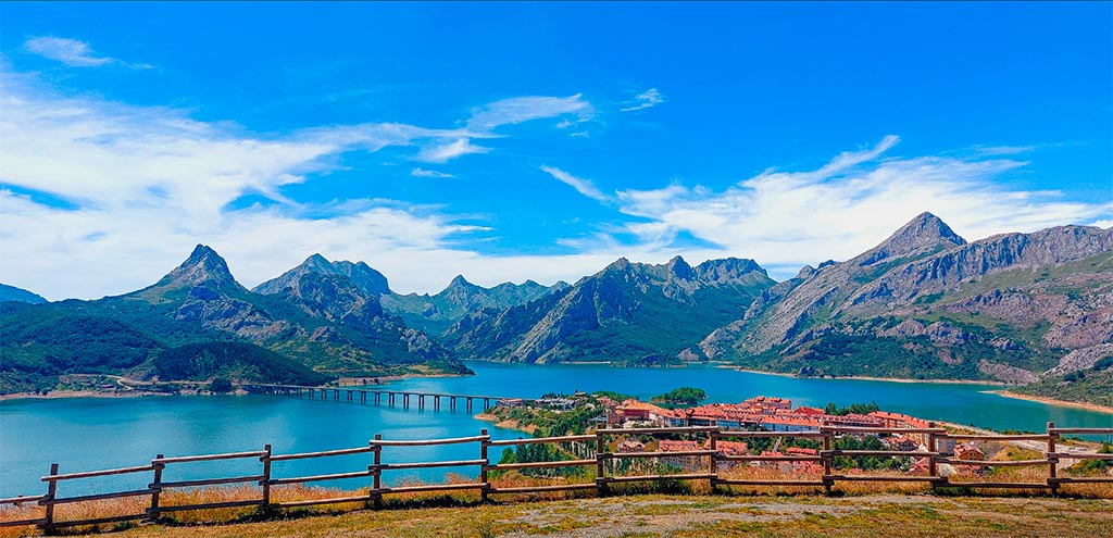 Riaño y los Fiordos Leoneses